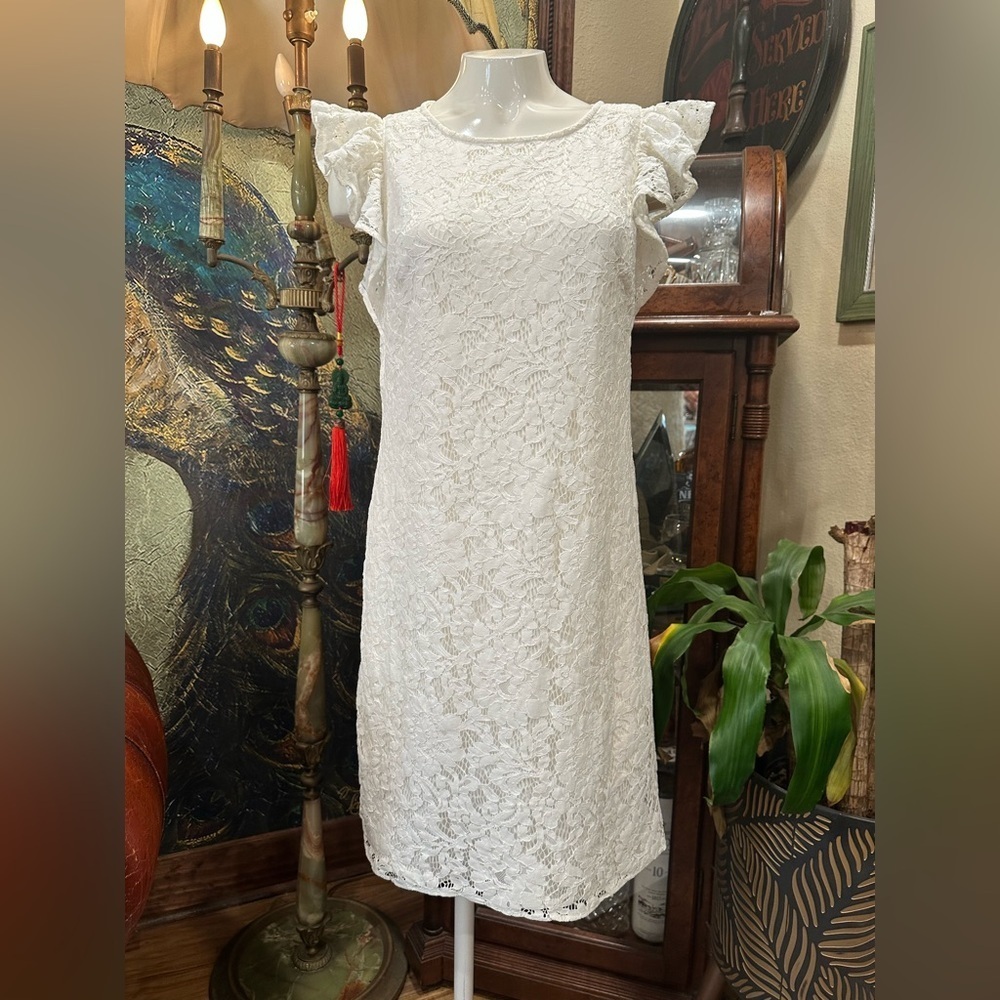 EUC White House Black Market Mini Dress in White lace all lined